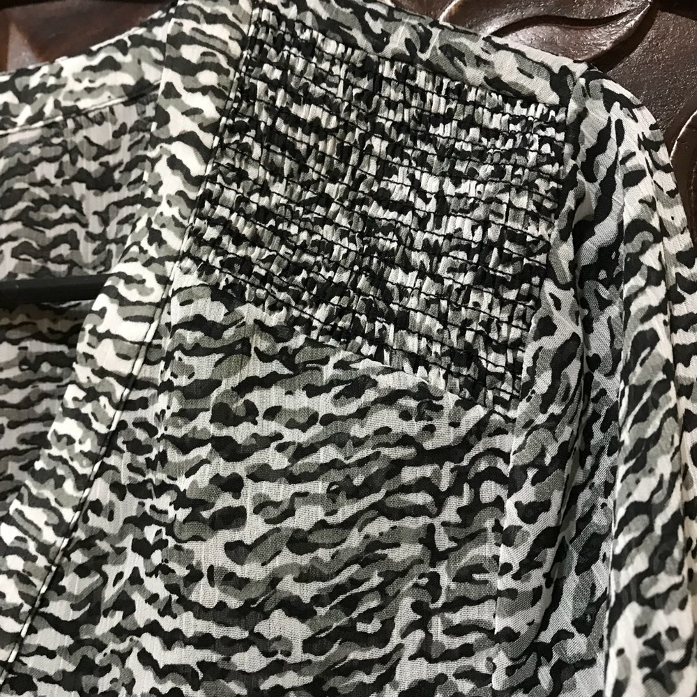 41 Hawthorn Hendrix V-neck blouse from Stitch Fix - Picture 6 of 8